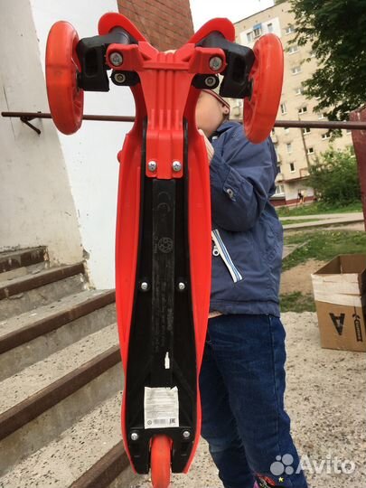 Трёхколёсный самокат