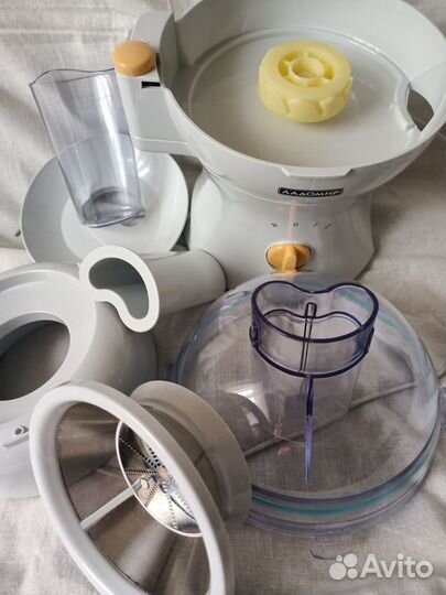 Соковыжималка электрическая Ладомир 10К белая