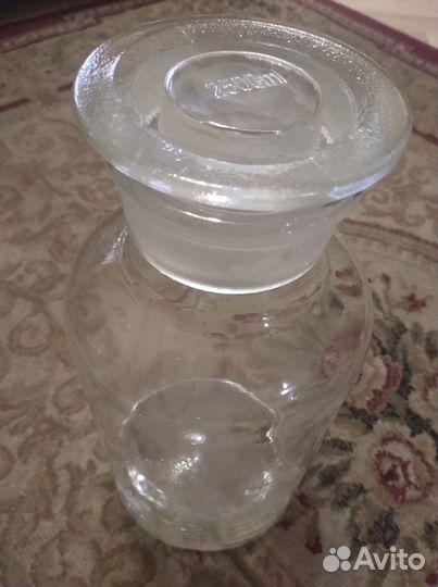 Банка с притертой крышкой