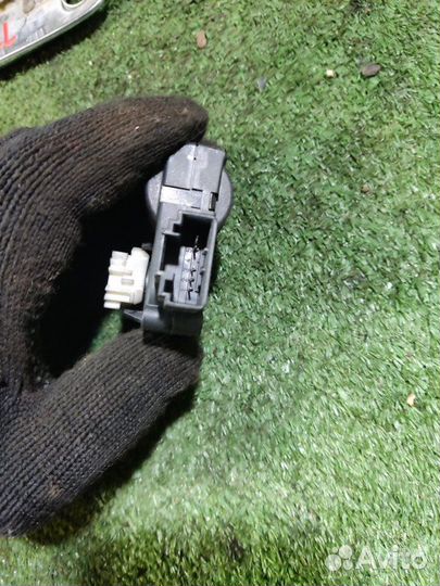 Моторчик заслонки отопителя Audi A6 C6