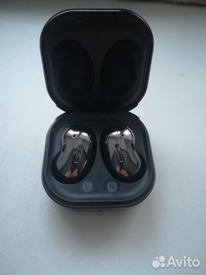 Беспроводные наушники samsung buds live