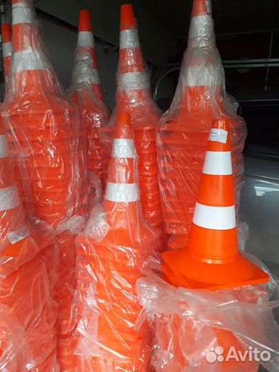 Конус дорожный