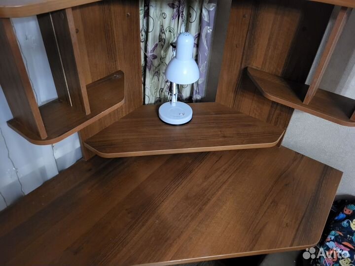 Угловой письменный стол