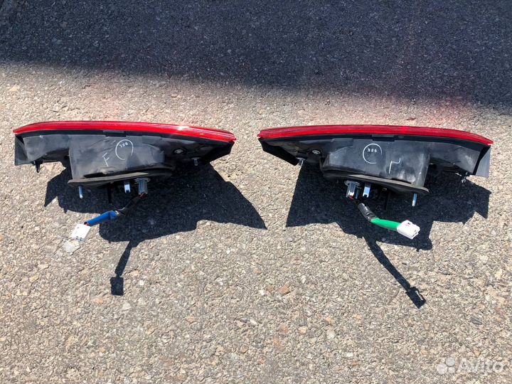 Задние фонари крышки багажника 2шт Toyota Camry 70