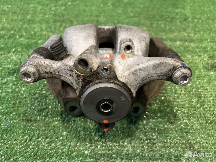 Суппорт тормозной задний левый Mercedes-Benz