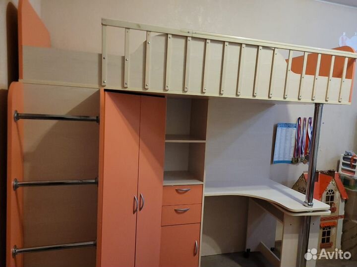 Кровать чердак со столом и шкафом бу