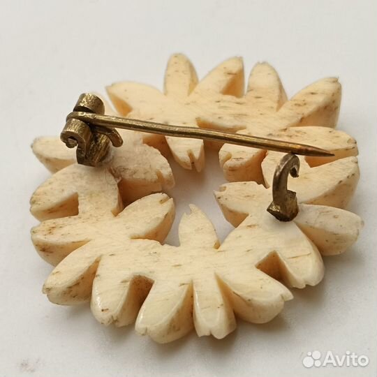 Европа брошь винтаж кость