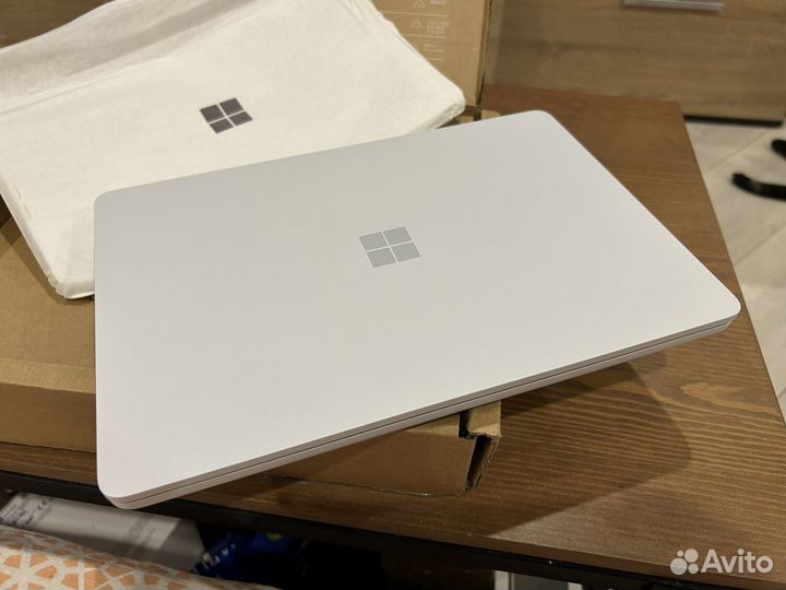 Microsoft Surface Laptop SE