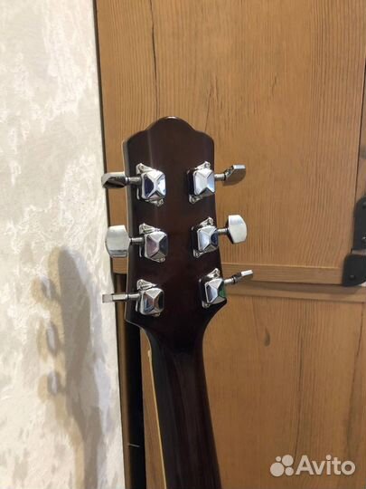 Акустическая гитара