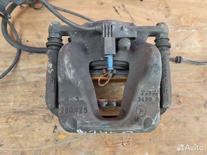 Суппорт передний правый Mercedes-Benz B W246