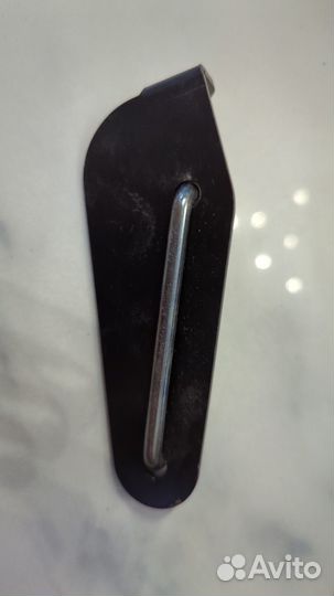 Крепление упора капота приора