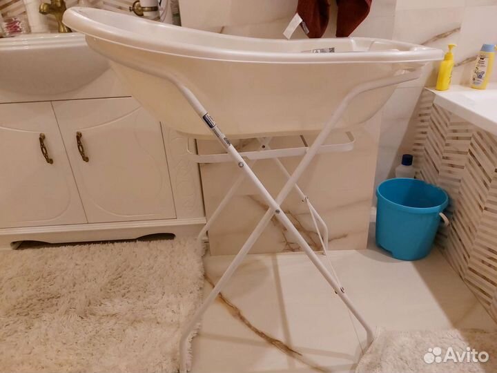 Ванночка для купания с подставкой