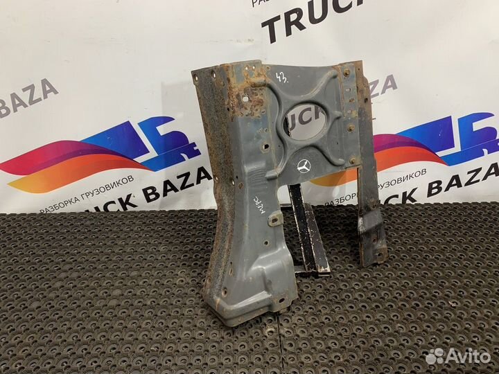 Кронштейн подножки правый Mercedes-Benz Actros