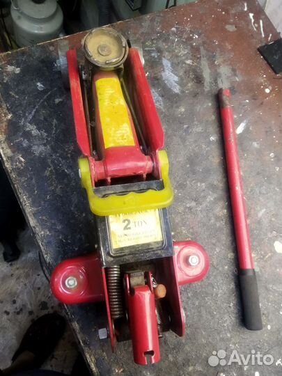 Домкрат подкатной 2 тонны бу