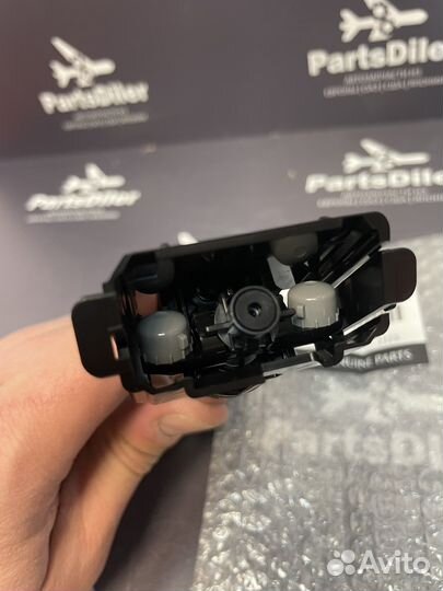 Форсунка омывателя фар правая KB8M5182X Mazda