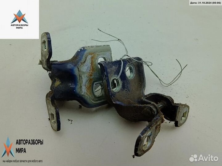 Петля двери Renault Logan 2005