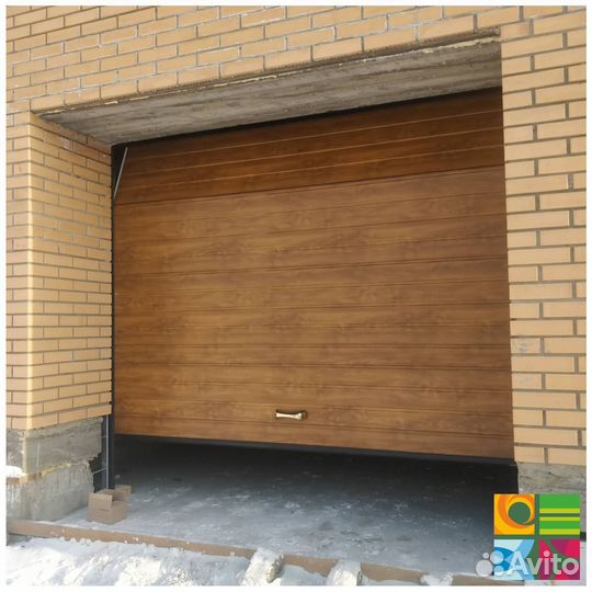 Секционные ворота для гаража alutech
