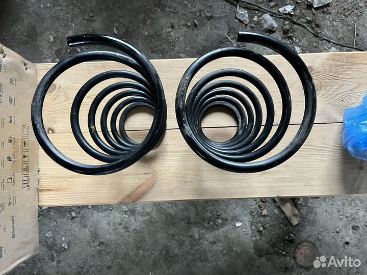 Задние пружины Таёта Виндом