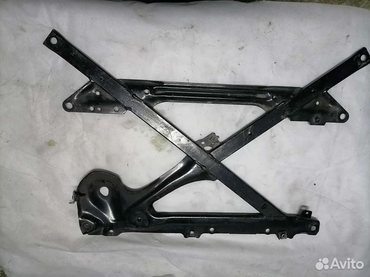 Распорка подрамник audi A5 8T