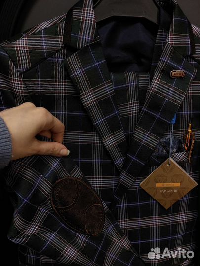 Школьный костюм зеленый в клетку новый