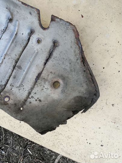 Защита выпускного коллектора Ниссан Премьера