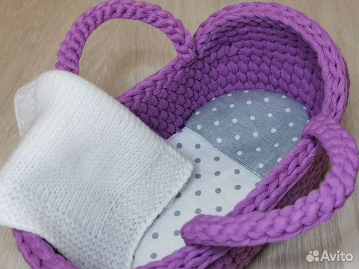 Вязаная люлька для куклы