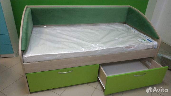 Детская кровать с мягкими элементами