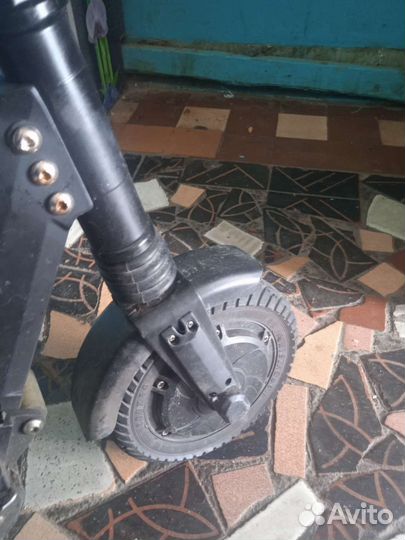 Электросамокат сломанный