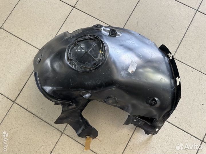 Подкрылок передний левый Рено Меган 2 Megane 2