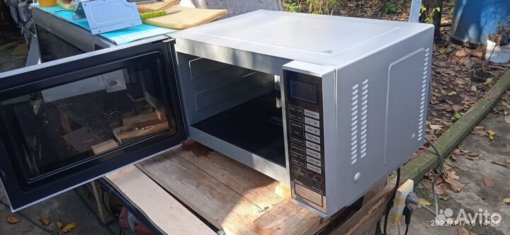 Микроволновая печь Panasonic c грилем