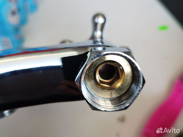 Смеситель для ванны с душем новый