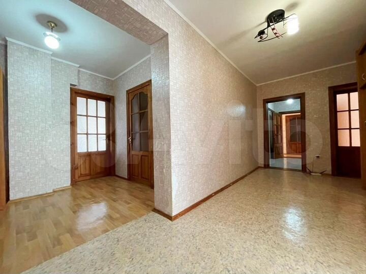 3-к. квартира, 179 м², 4/5 эт.