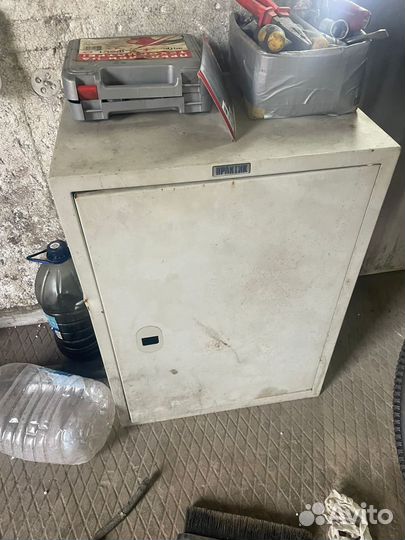 Сейф металлический