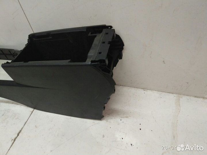 Подлокотник передний Toyota Camry V50 2011-2018
