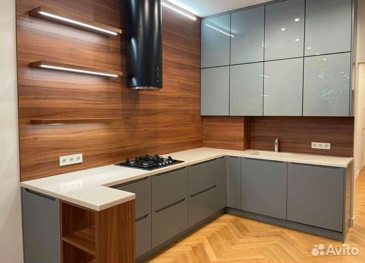 Экологичная кухня под потолок