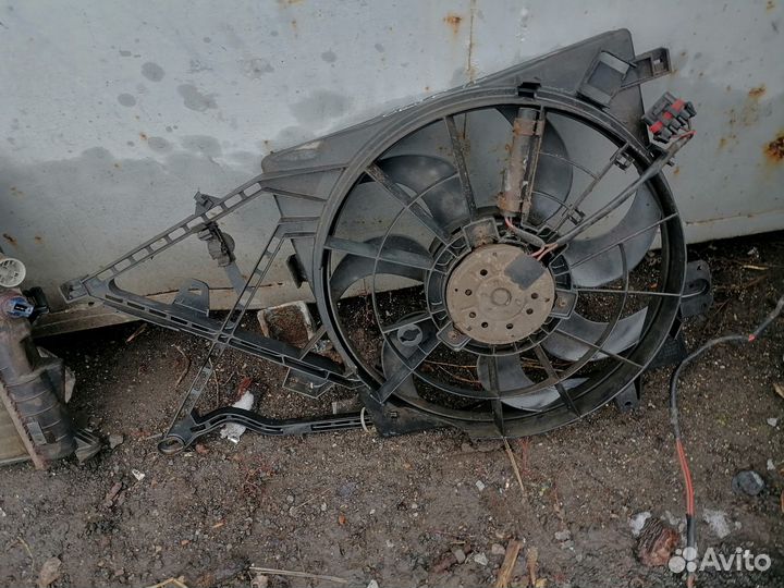 Радиатор охлаждения Опель Вектра Б 1.6