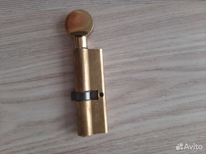 Замок дверной