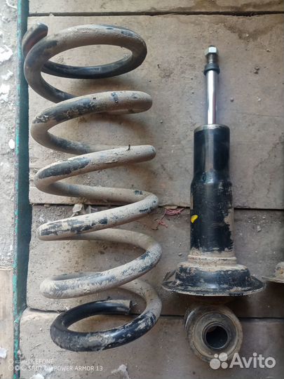 Стойки задние Ниссан либерти