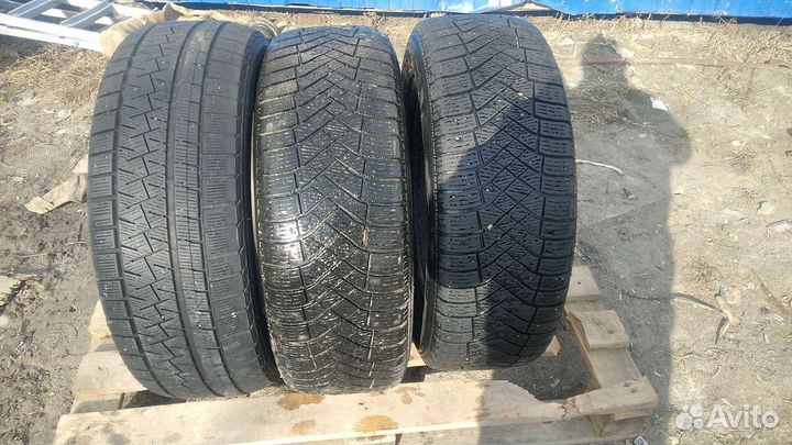 Pirelli Ice Asimmetrico 215/65 R16