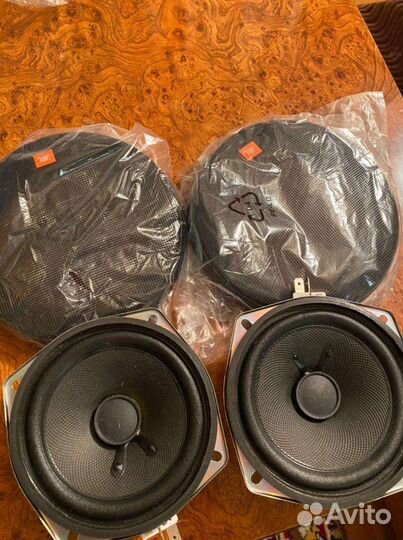 Акустические колонки jbl