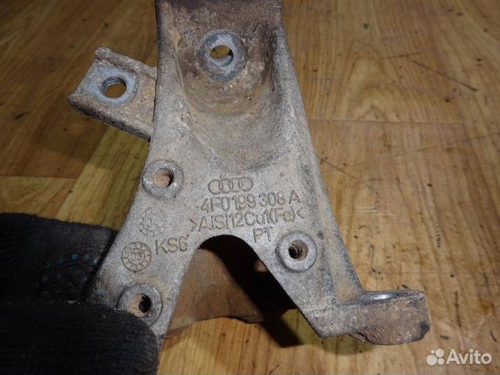 Кронштейн двигателя правый Audi A6 C6,4F 2004-2