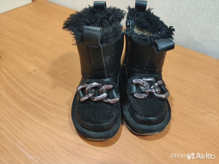 Ботинки зимние на девочку 24 размер