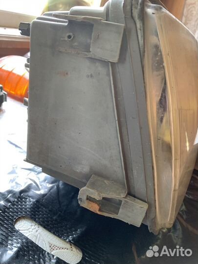 Фара правая Hella w124