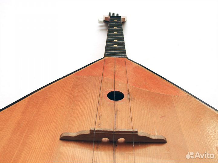 Балалайка в хорошем состоянии