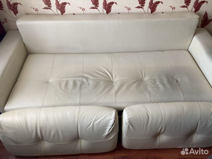 Кожаный диван