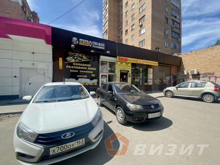 Торговое помещение около Пятерочки, есть два входа