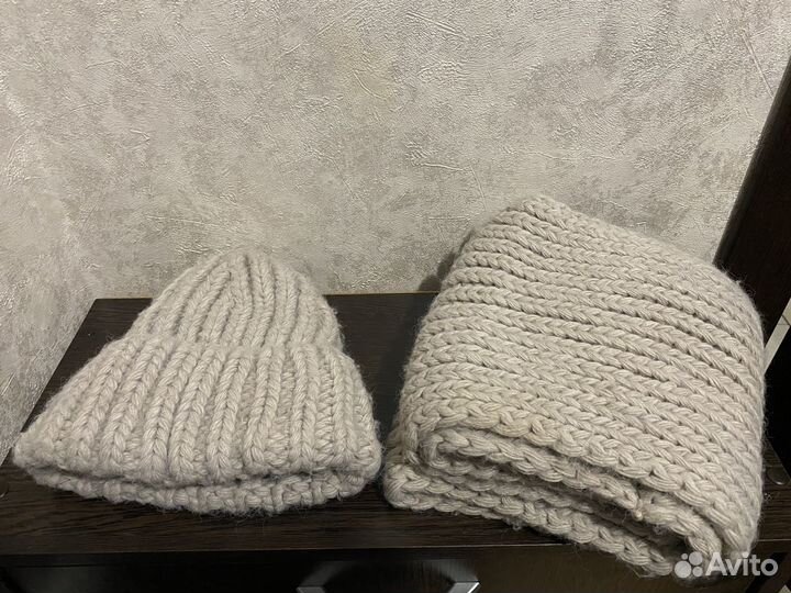 Вязаный зимний комплект шапка и снуд