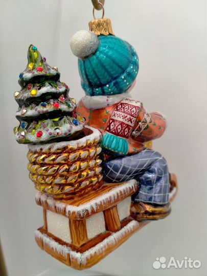 Ёлочная игрушка Мальчик на санках с ёлочкой