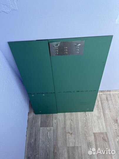 Зеркало с полочками