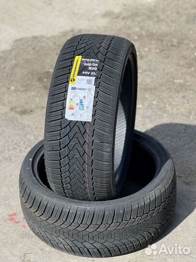 Roadmarch Winter XPro 888 245/35 R20 96U